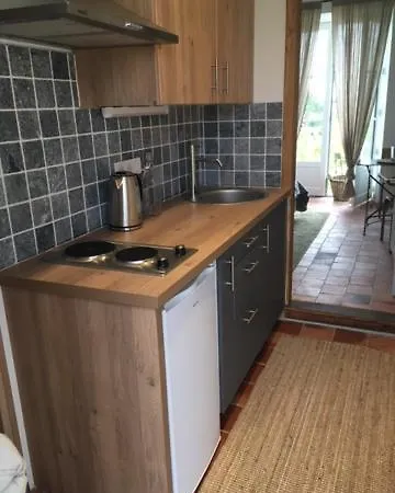 ゲストハウス Chambres D'Hotes Du Domaine Des Ecuries 3*